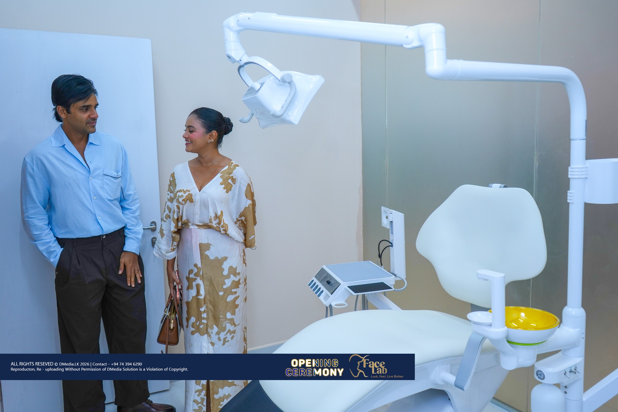 A FaceLab consultant speaks with a guest beside the dental chair